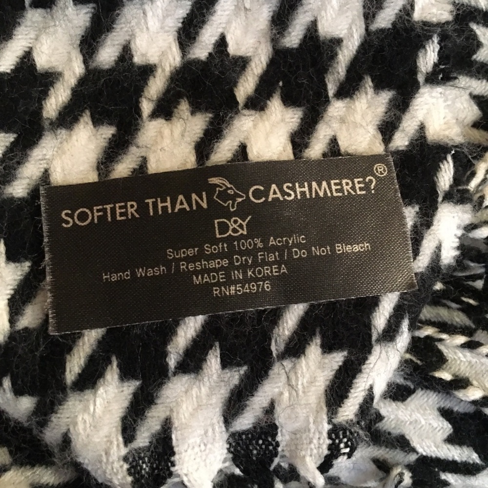 SOFTER THAN CASHMERE Scarf with “E” by D&Y - Picture 5 of 8